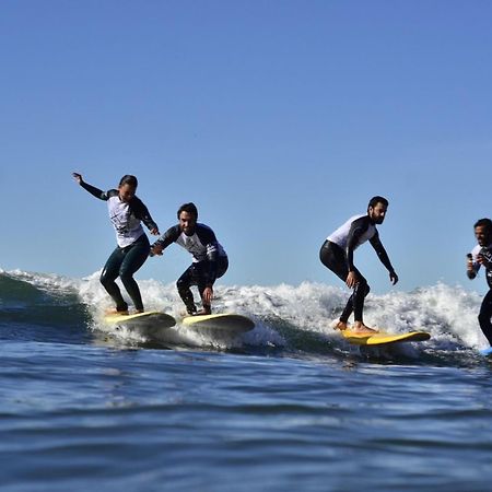 Turismo Do Seculo Hotel Estoril Luaran gambar Surfers at the 2011 World Surf League