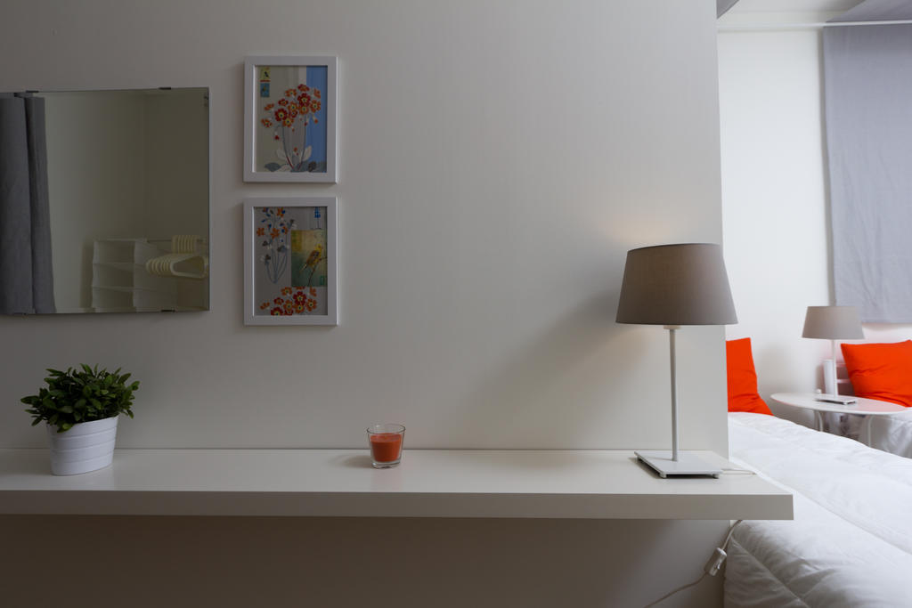 Turismo Do Seculo Hotel Estoril Bilik gambar A table lamp