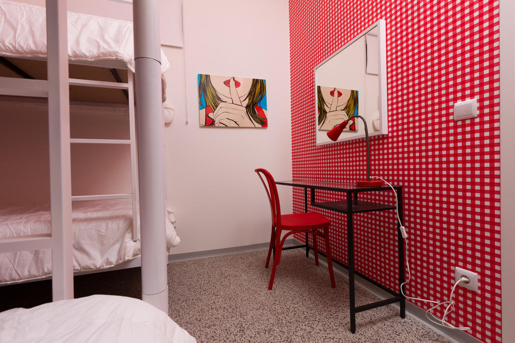 Turismo Do Seculo Hotel Estoril Bilik gambar A room at the hostel