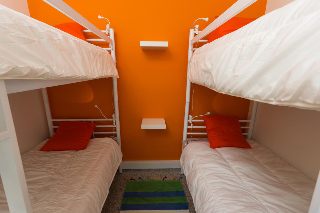 Turismo Do Seculo Hotel Estoril Bilik gambar A typical room at the hostel